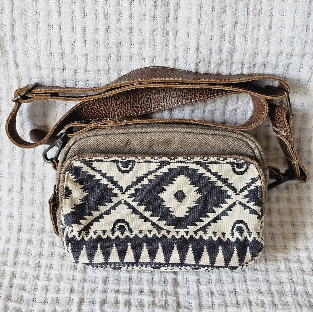 Women's Myra Bag Aztec Southwest Crossbody - Excellent Condition